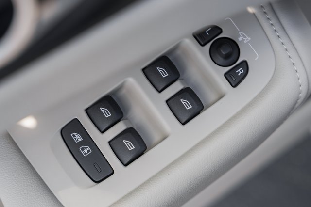 New 2026 Volvo XC60 B5 Ultra w/ Climate Package image 35