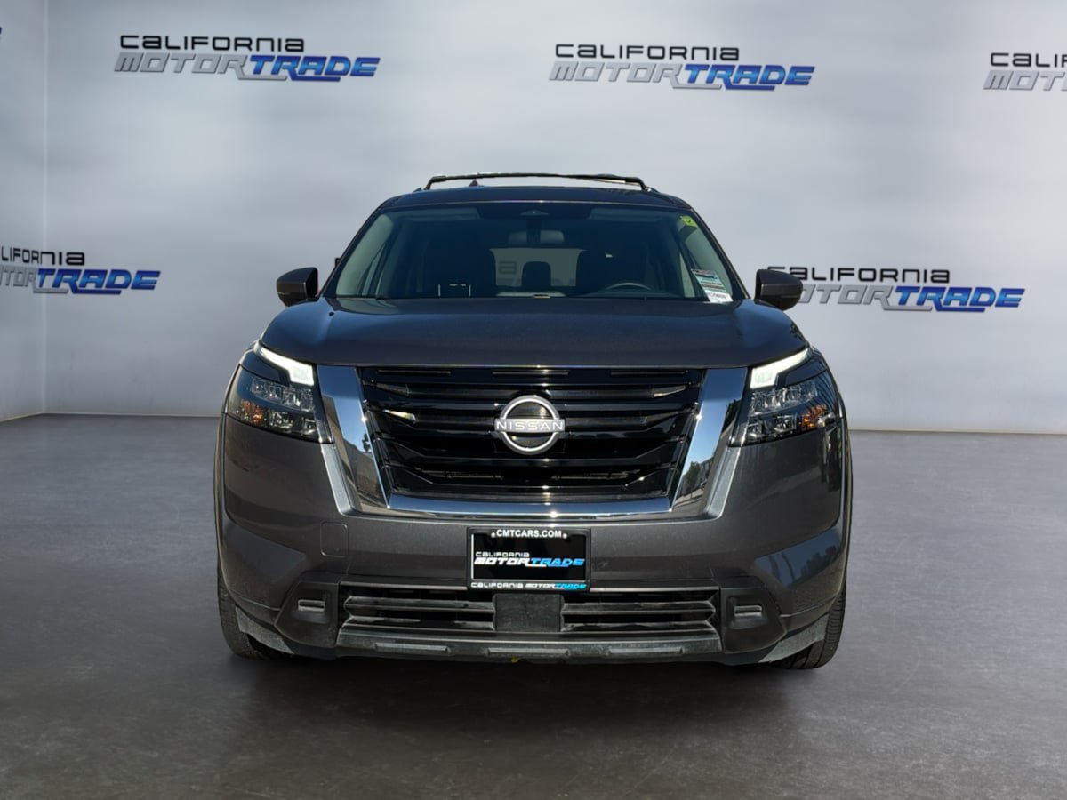 Used 2024 Nissan Pathfinder SV w/ SV Premium Package FWD image 2
