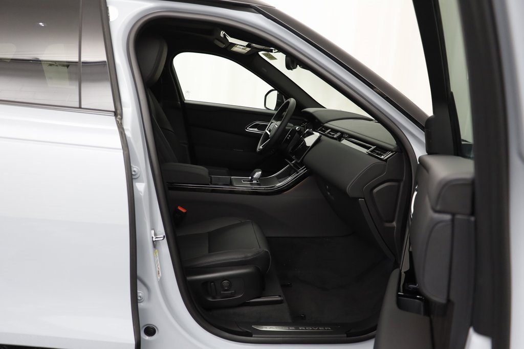 New 2026 Land Rover Range Rover Velar Dynamic SE image 17