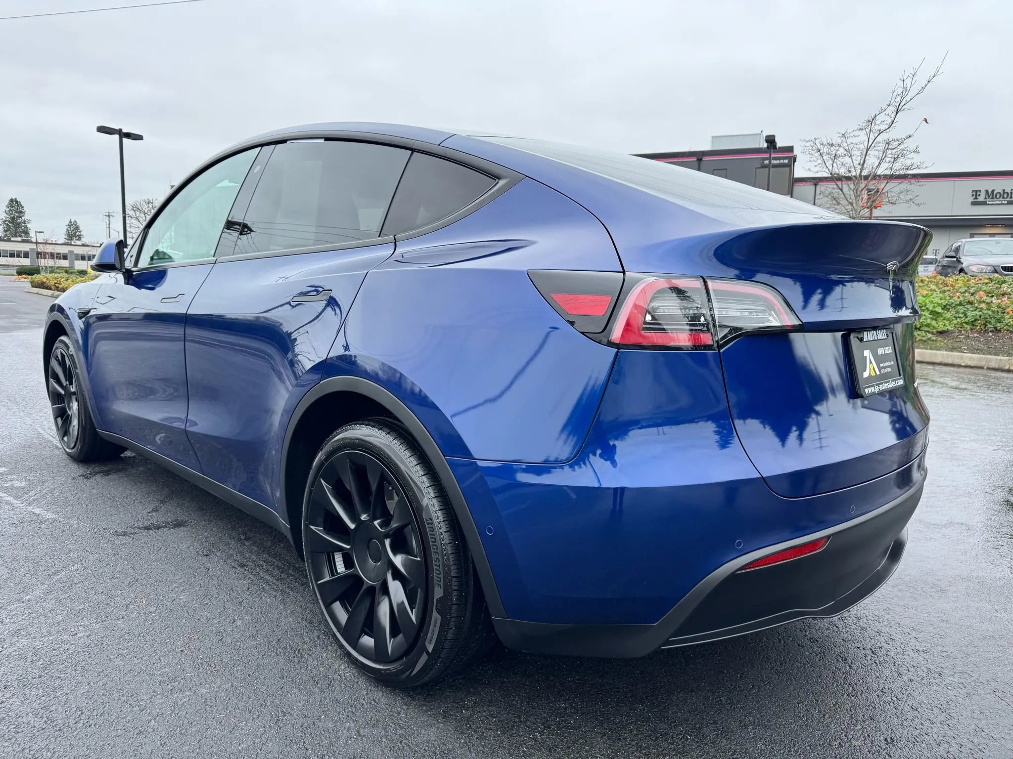 Used 2020 Tesla Model Y Long Range image 8