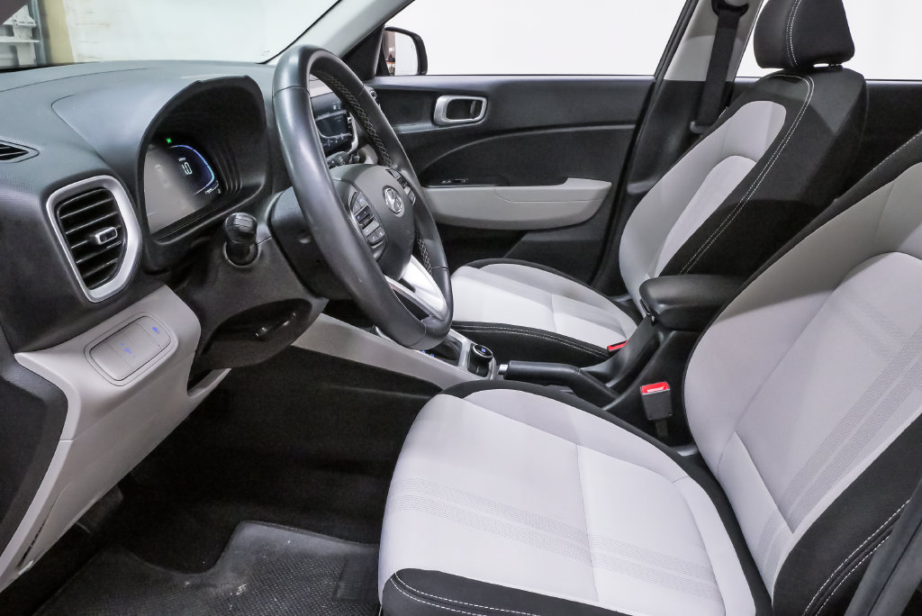 Certified 2024 Hyundai Venue SEL FWD image 9