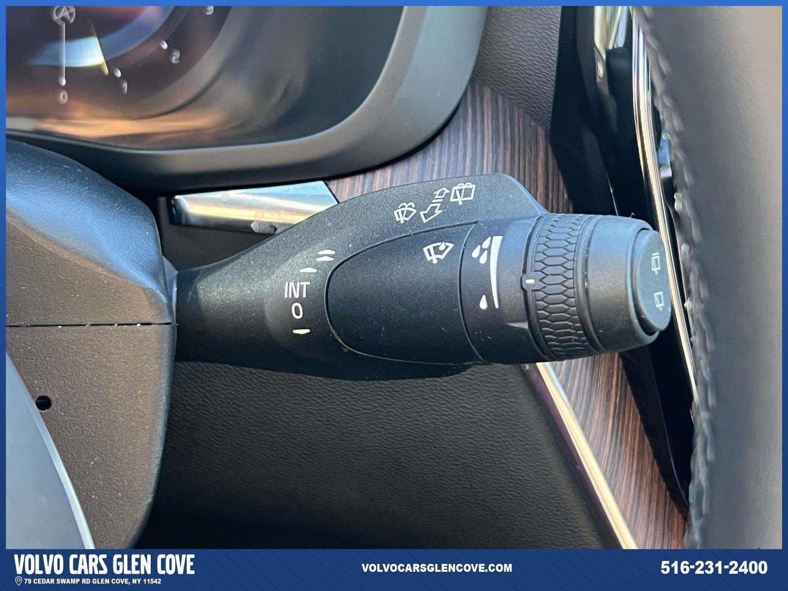 Used 2022 Volvo XC60 B5 Momentum w/ Climate Package image 24