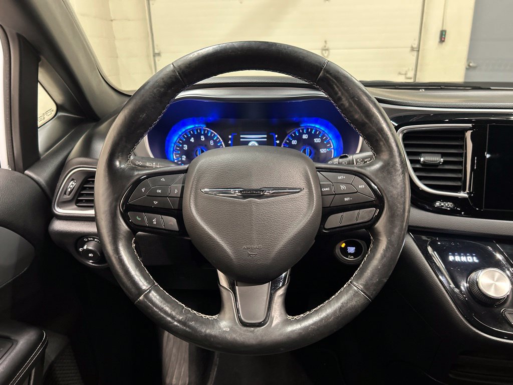 Used 2019 Chrysler Pacifica Touring Plus w/ S Appearance Package FWD image 19