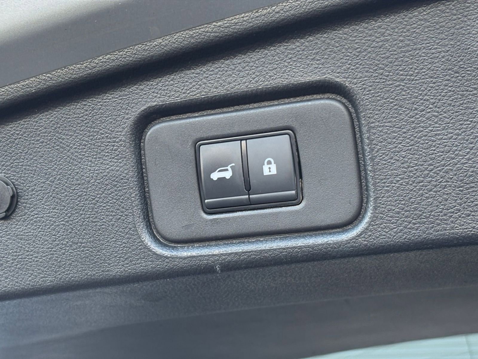 Used 2025 Nissan Pathfinder SV AWD/4WD image 23