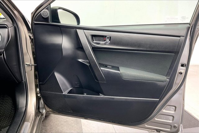 Used 2017 Toyota Corolla LE image 24