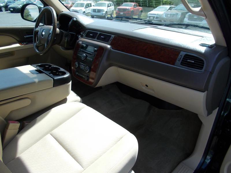 Used 2013 Chevrolet Avalanche LS image 24