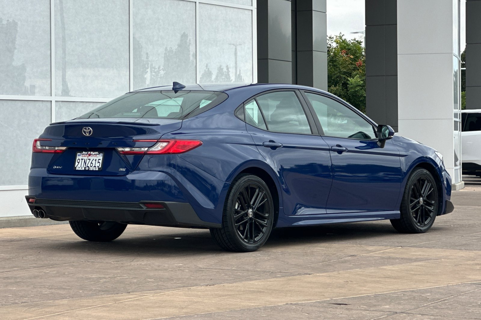 Certified 2025 Toyota Camry SE FWD image 4