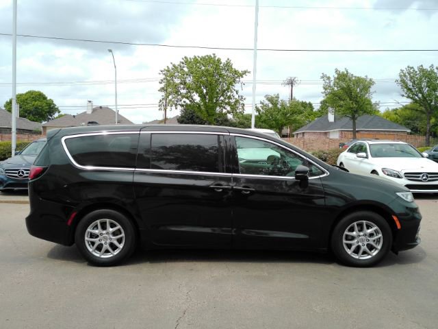 Used 2024 Chrysler Pacifica Touring-L FWD image 5