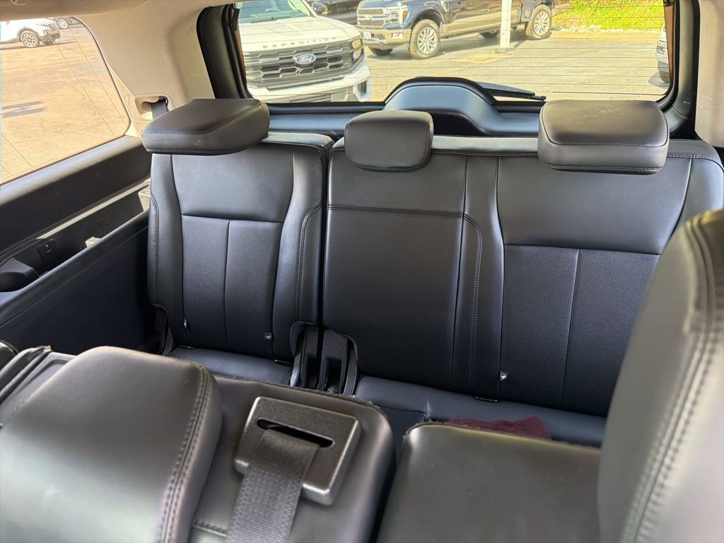 Used 2024 Ford Expedition XLT image 13
