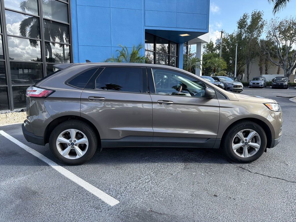 Used 2019 Ford Edge SE image 9