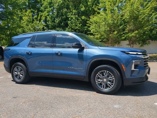 Used 2024 Chevrolet Traverse LT AWD/4WD image 2