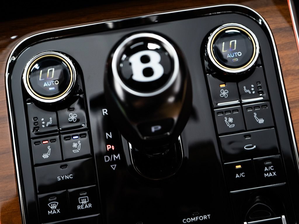 Used 2025 Bentley Flying Spur Plug-In Hybrid AWD/4WD image 37
