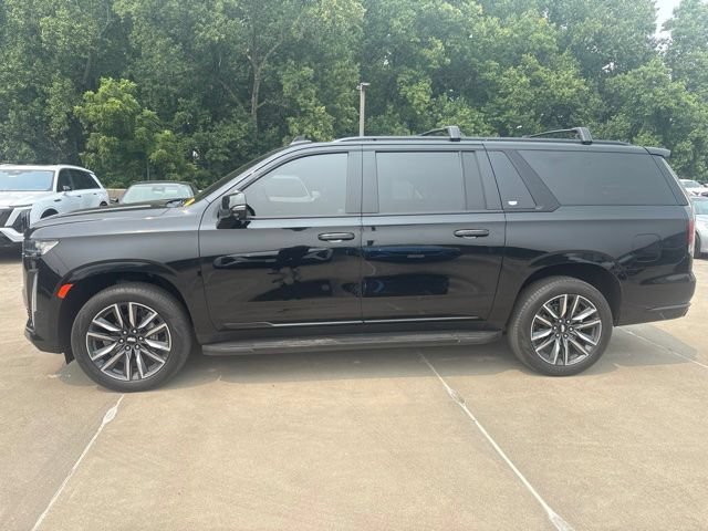 Used 2021 Cadillac Escalade ESV Sport AWD/4WD image 2