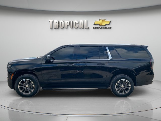 Used 2025 Chevrolet Suburban LT w/ Comfort Package RWD image 2