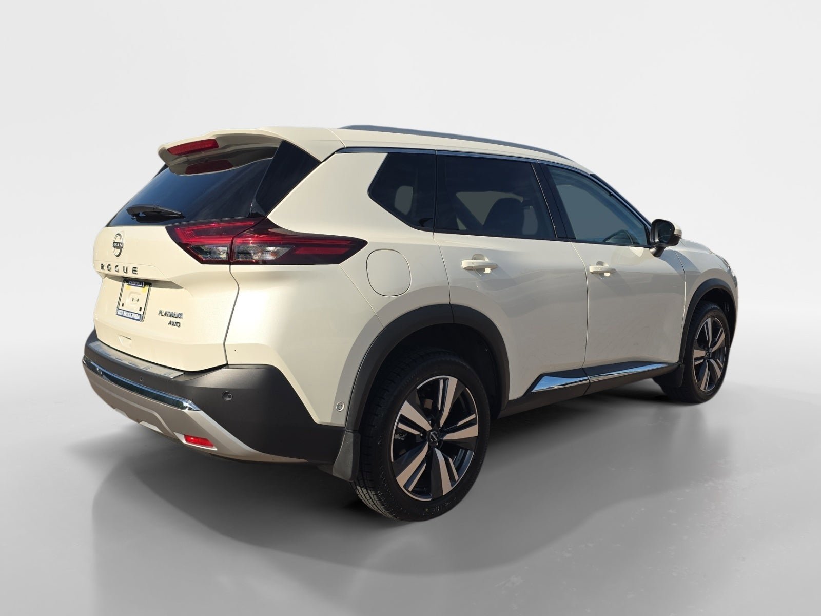 Used 2023 Nissan Rogue Platinum w/ Platinum Premium Package AWD/4WD image 3
