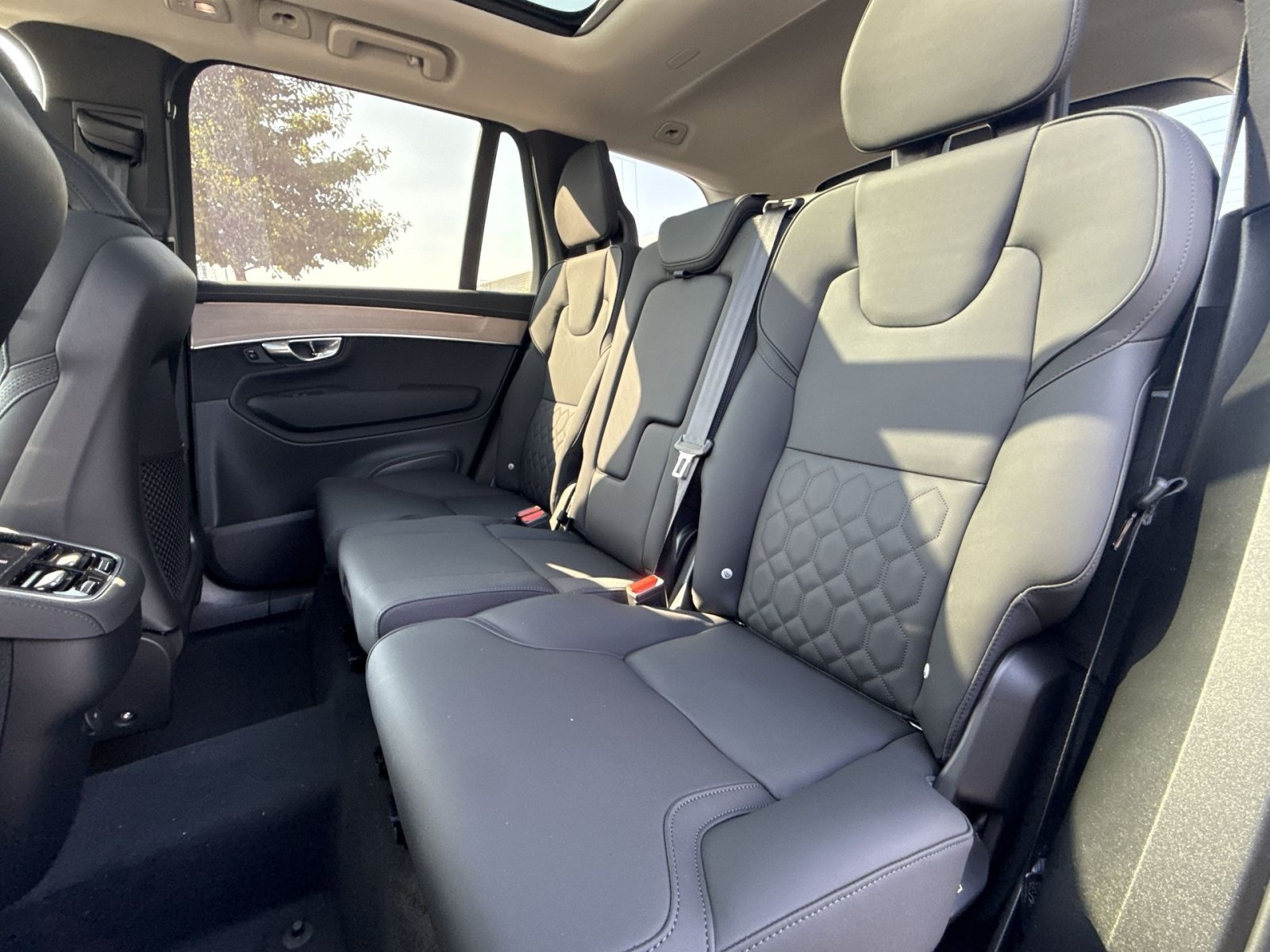 New 2026 Volvo XC90 B6 Plus w/ Protection Package Premier AWD/4WD image 25