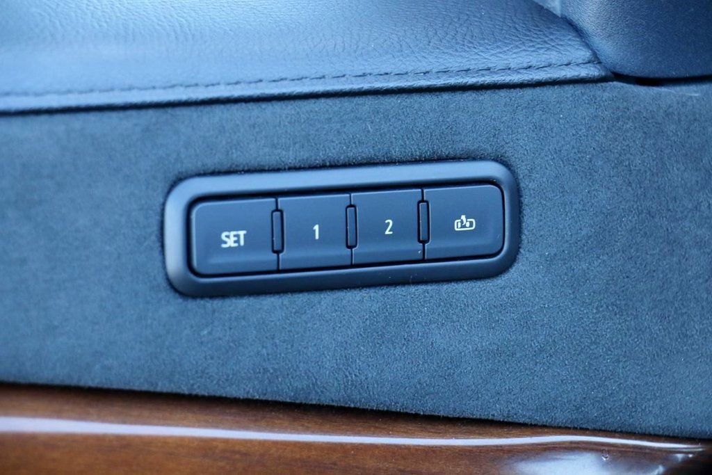 Used 2020 Cadillac Escalade ESV Premium Luxury image 20