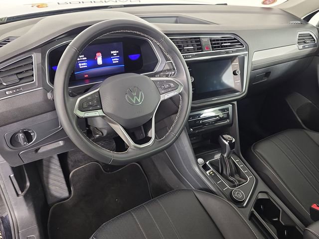 Used 2023 Volkswagen Tiguan SE w/ Panoramic Sunroof Package image 21
