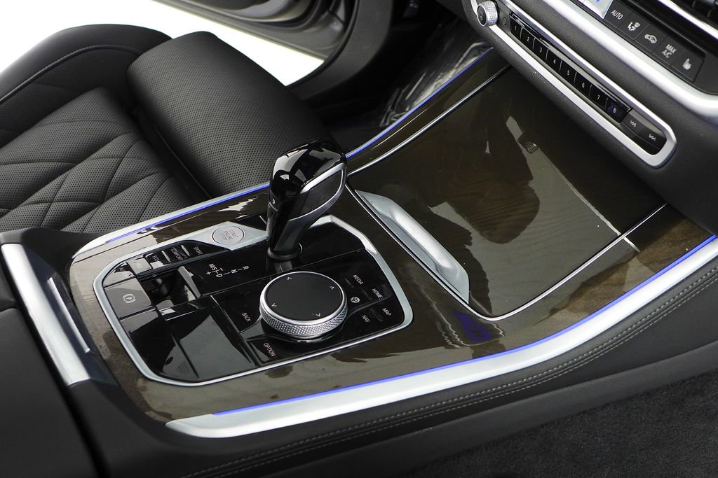 Used 2023 BMW X5 xDrive40i w/ Parking Assistance Package image 15