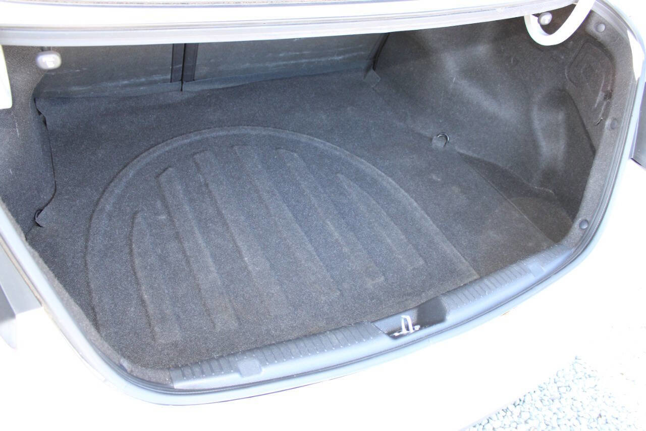 Used 2013 Hyundai Elantra SE w/ Technology Pkg image 22