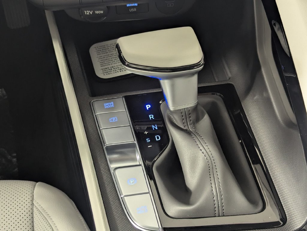 New 2026 Hyundai Elantra Limited FWD image 20