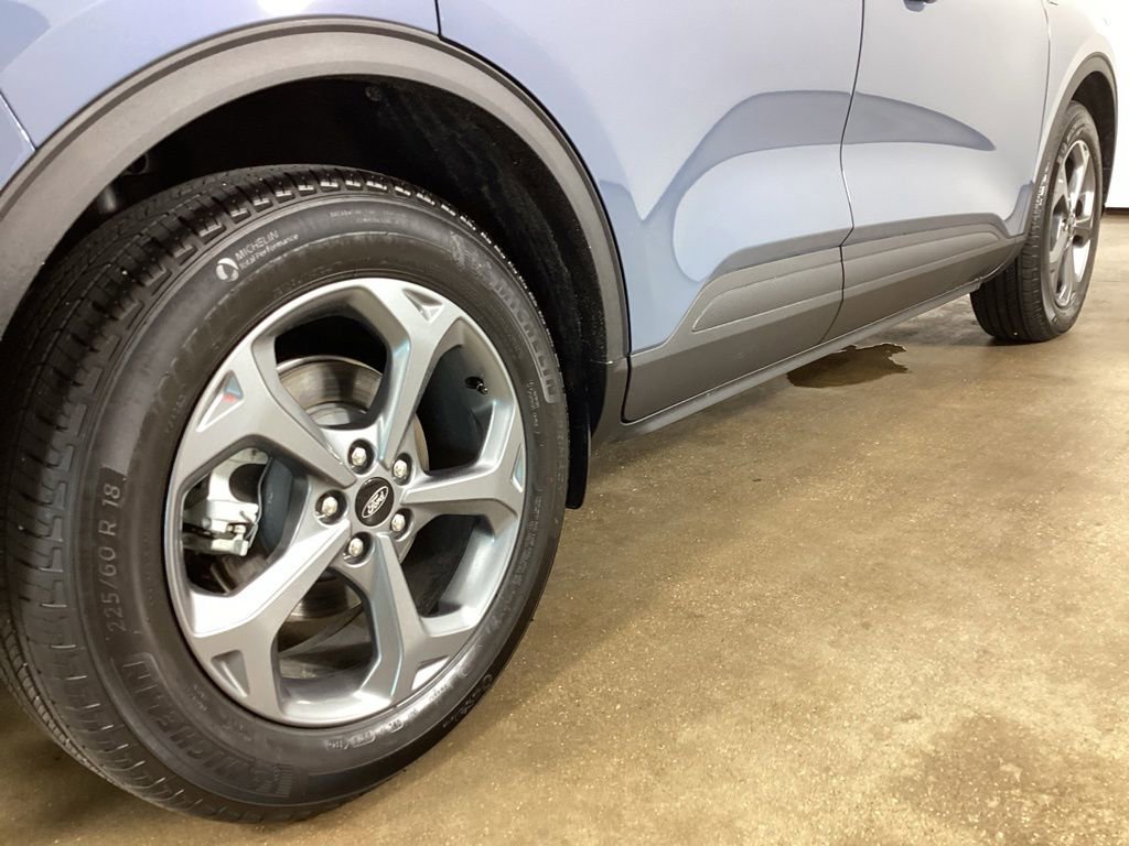 Used 2025 Ford Escape ST-Line w/ Equipment Group 301A FWD image 10