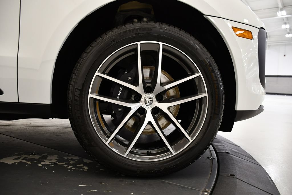 Certified 2026 Porsche Macan AWD/4WD image 19