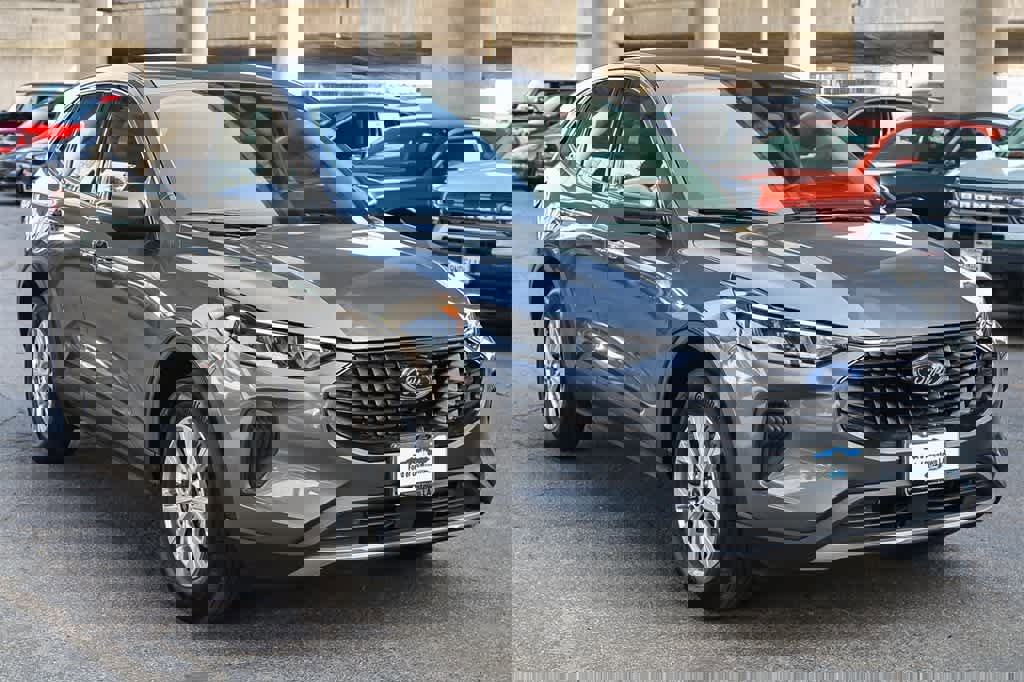 Used 2023 Ford Escape Active w/ Tech Pack #2 image 3