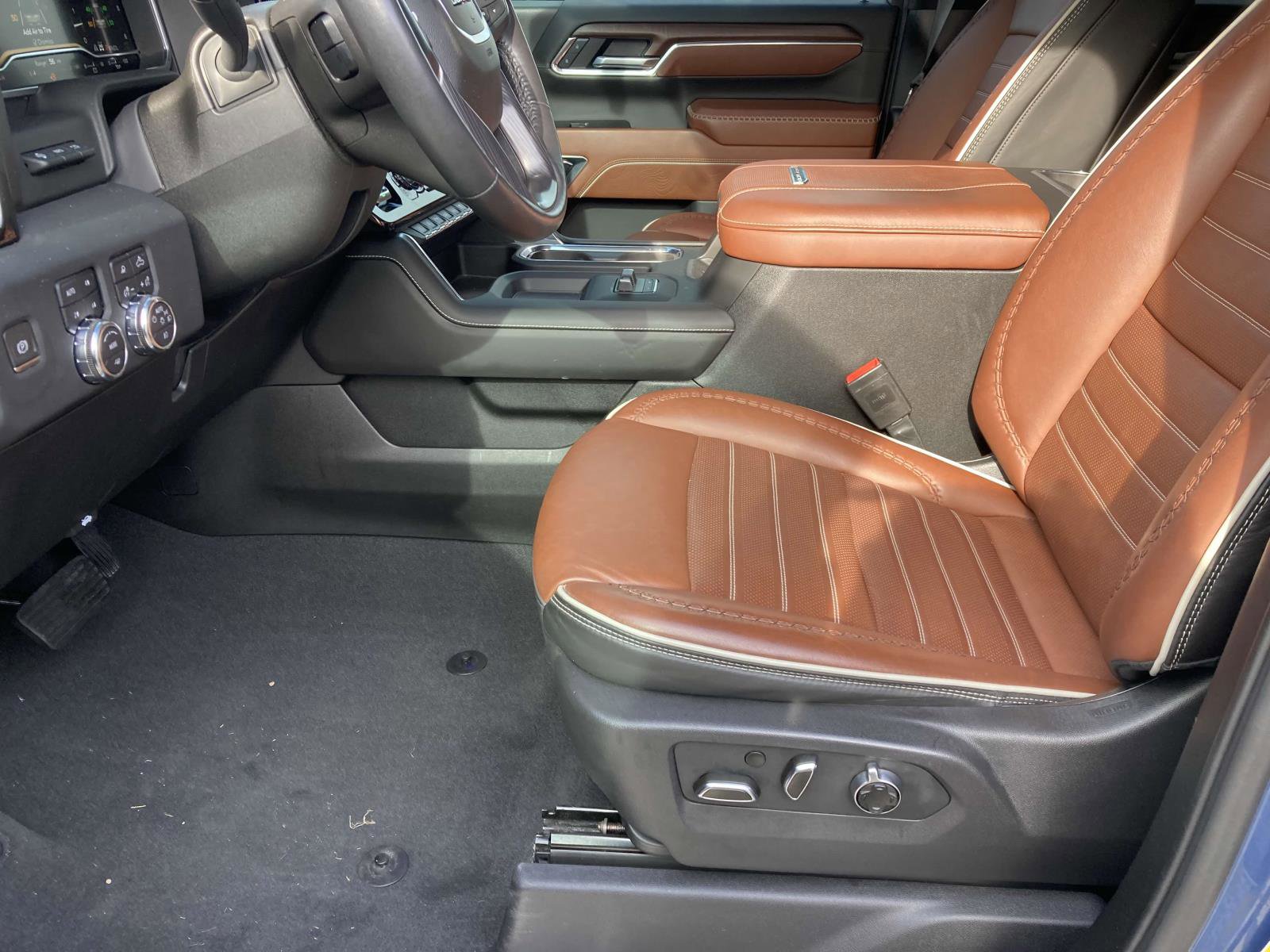 Used 2024 GMC Sierra 2500 Denali Ultimate image 11