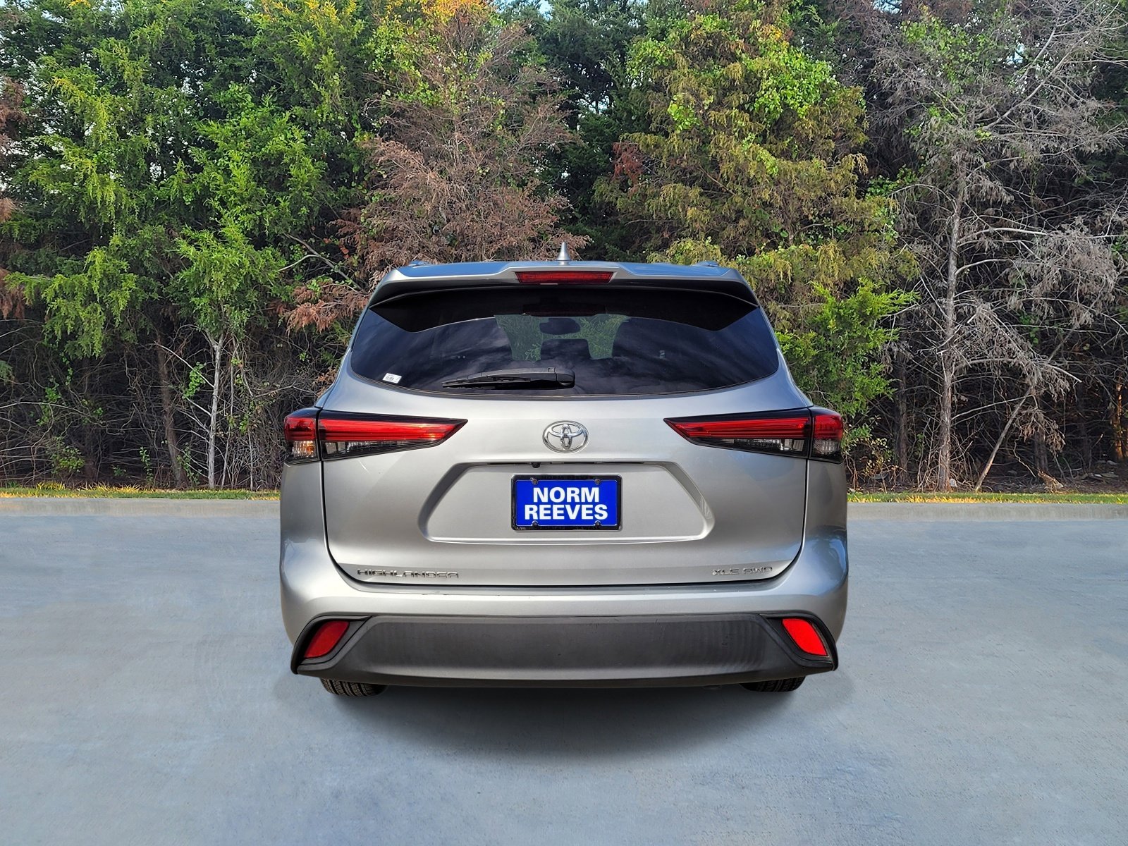 Used 2021 Toyota Highlander XLE image 18