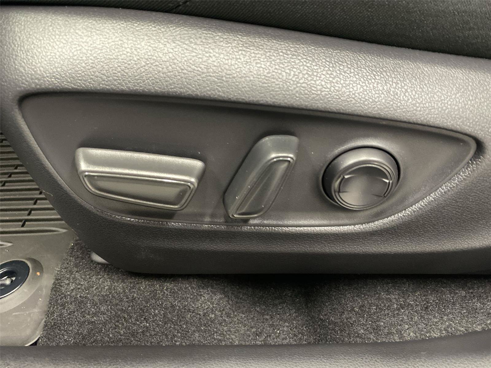 Used 2023 Toyota RAV4 SE w/ Weather & Moonroof Package AWD/4WD image 18