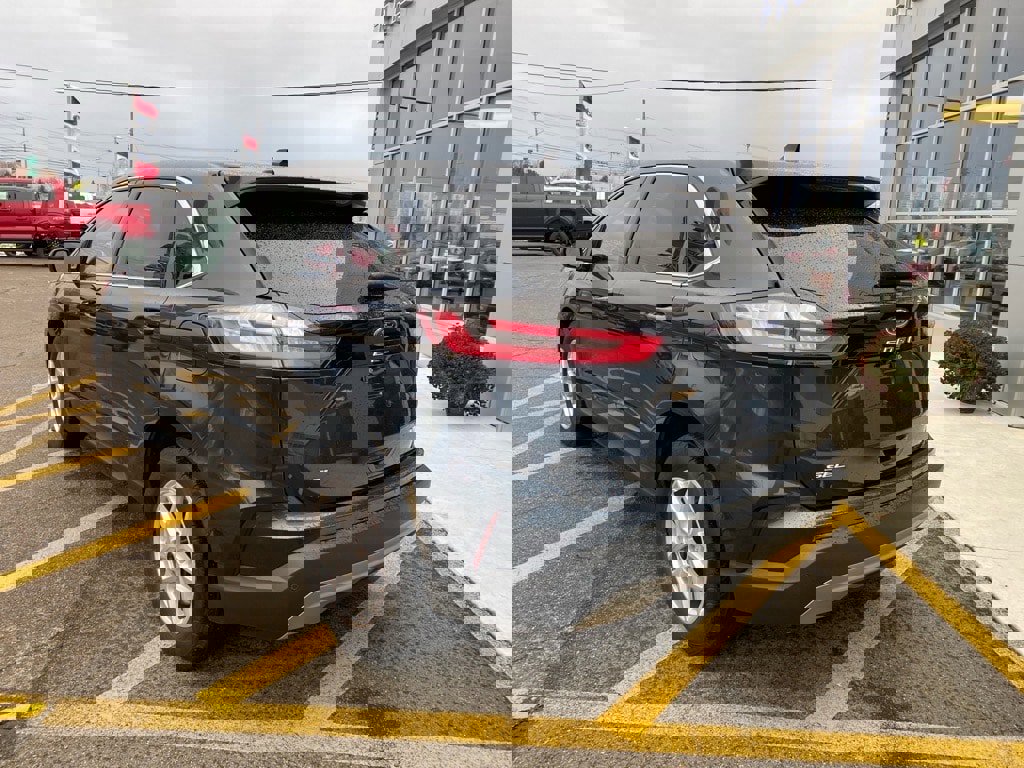 Used 2024 Ford Edge SEL w/ Convenience Package image 3