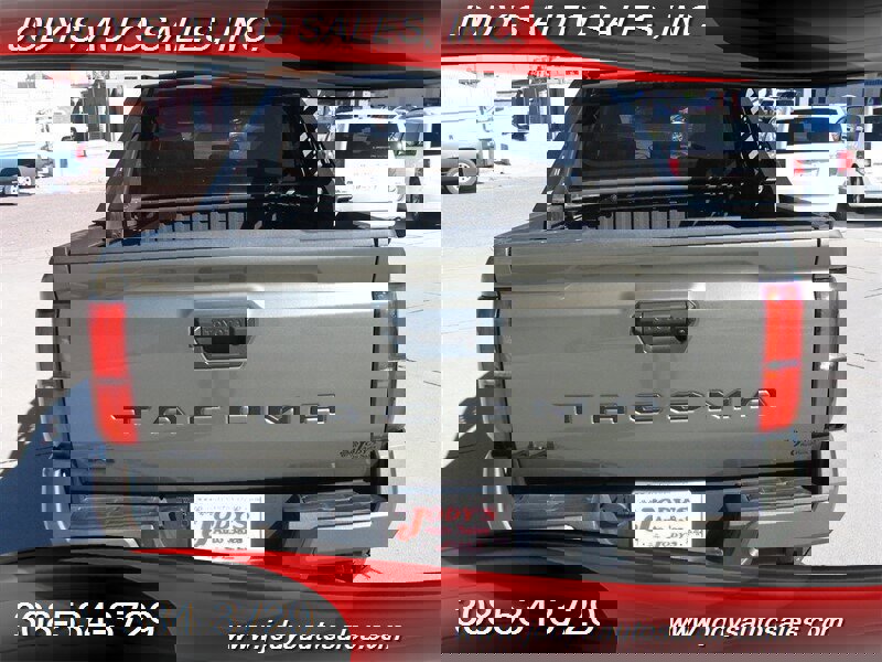 Used 2024 Toyota Tacoma TRD Off-Road image 40