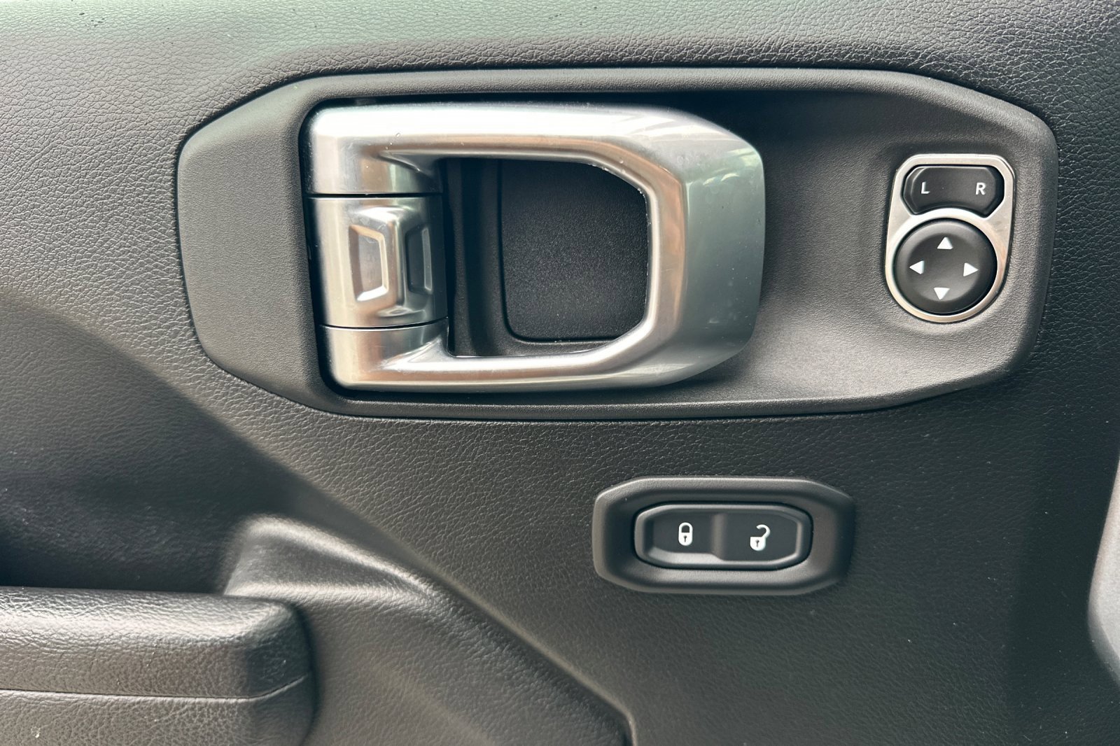 Used 2023 Jeep Wrangler Unlimited Rubicon image 11