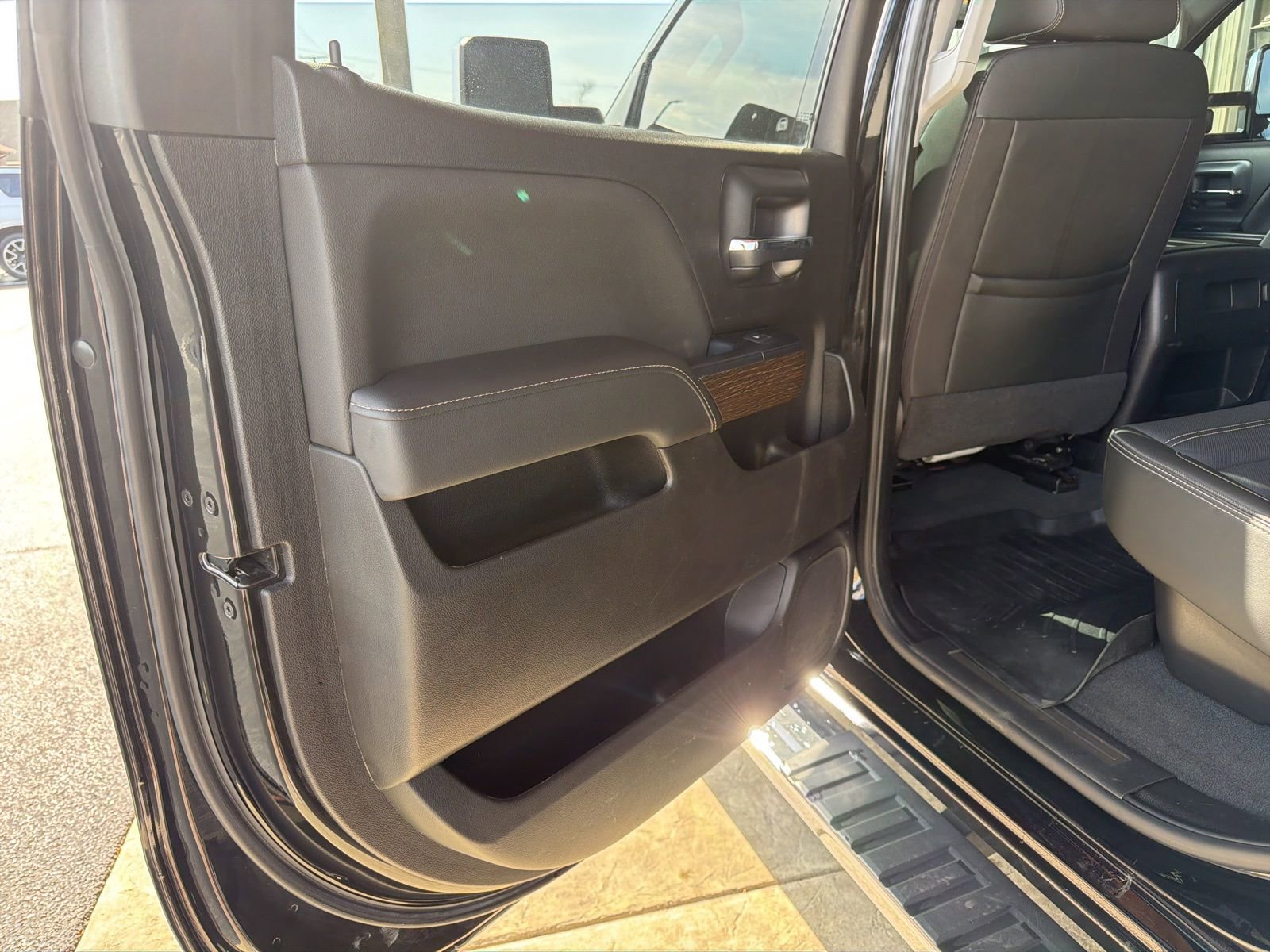 Used 2019 GMC Sierra 2500 Denali image 2