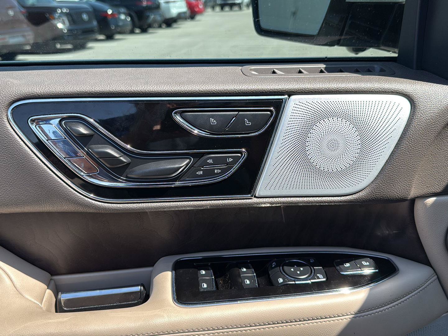 Used 2024 Lincoln Navigator Reserve w/ Equipment Group 201A AWD/4WD image 8