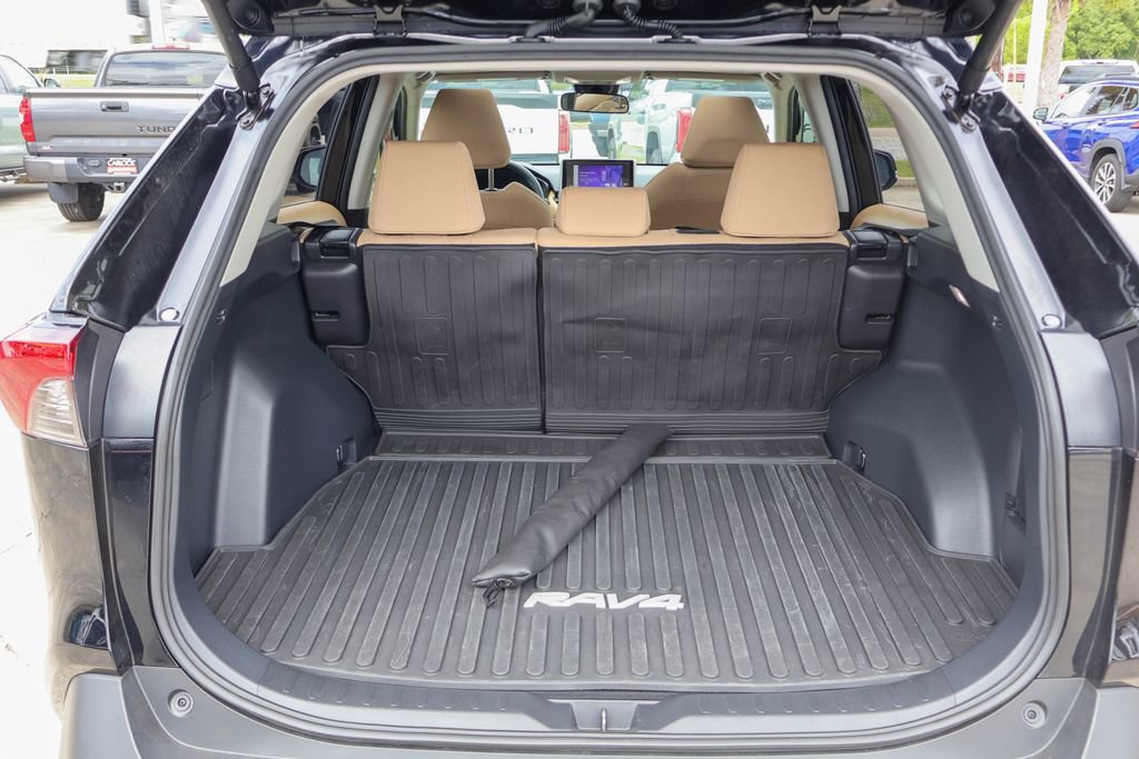 Used 2025 Toyota RAV4 XLE w/ Convenience Package image 28