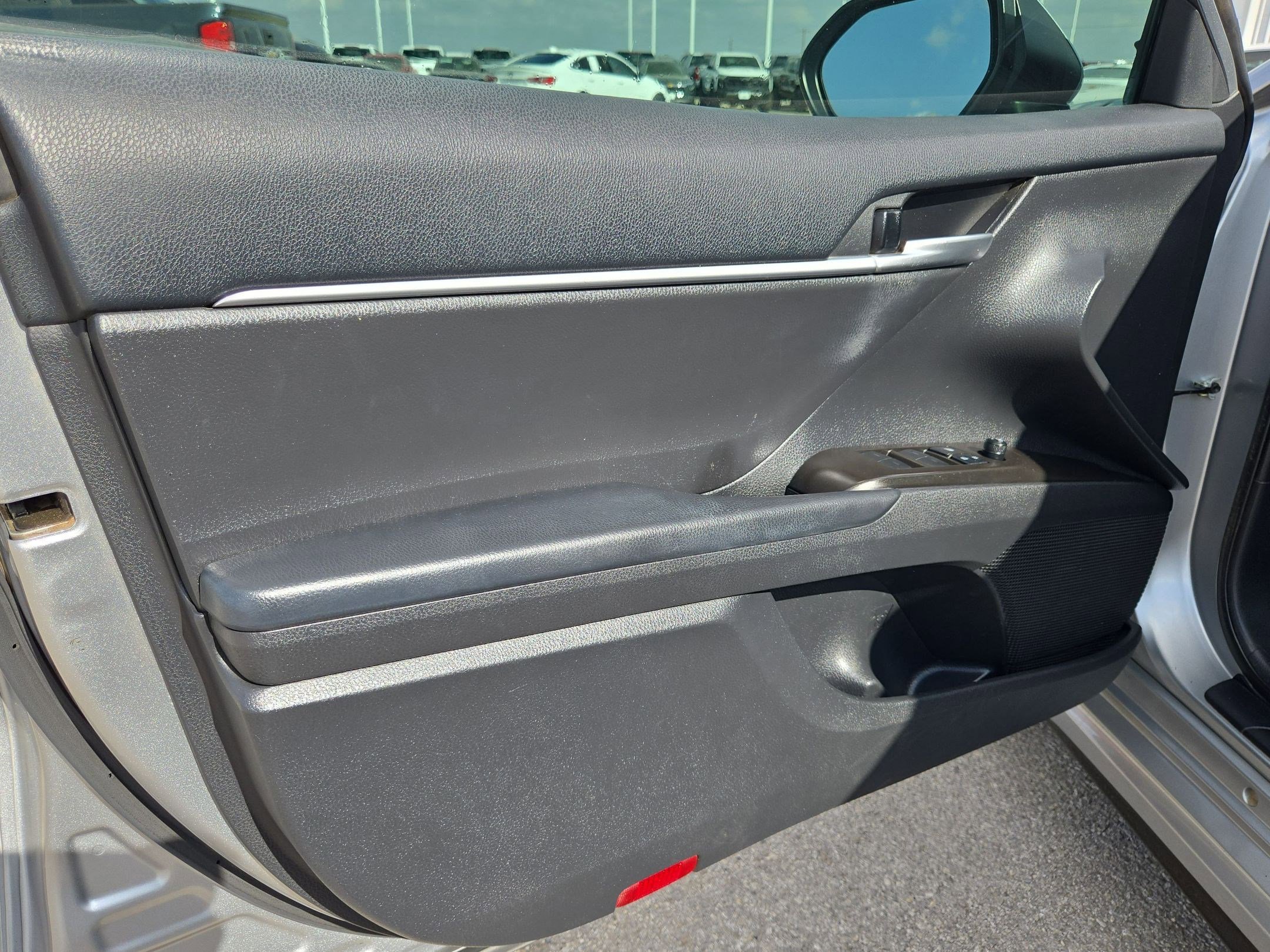 Used 2022 Toyota Camry SE image 11