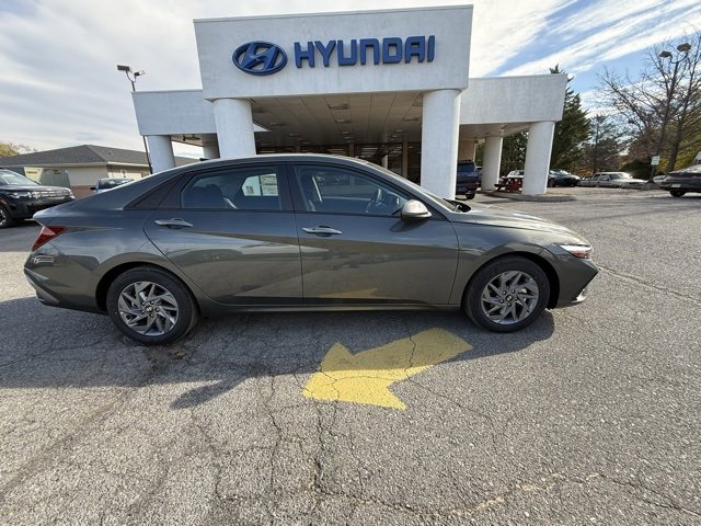 New 2026 Hyundai Elantra Blue image 2