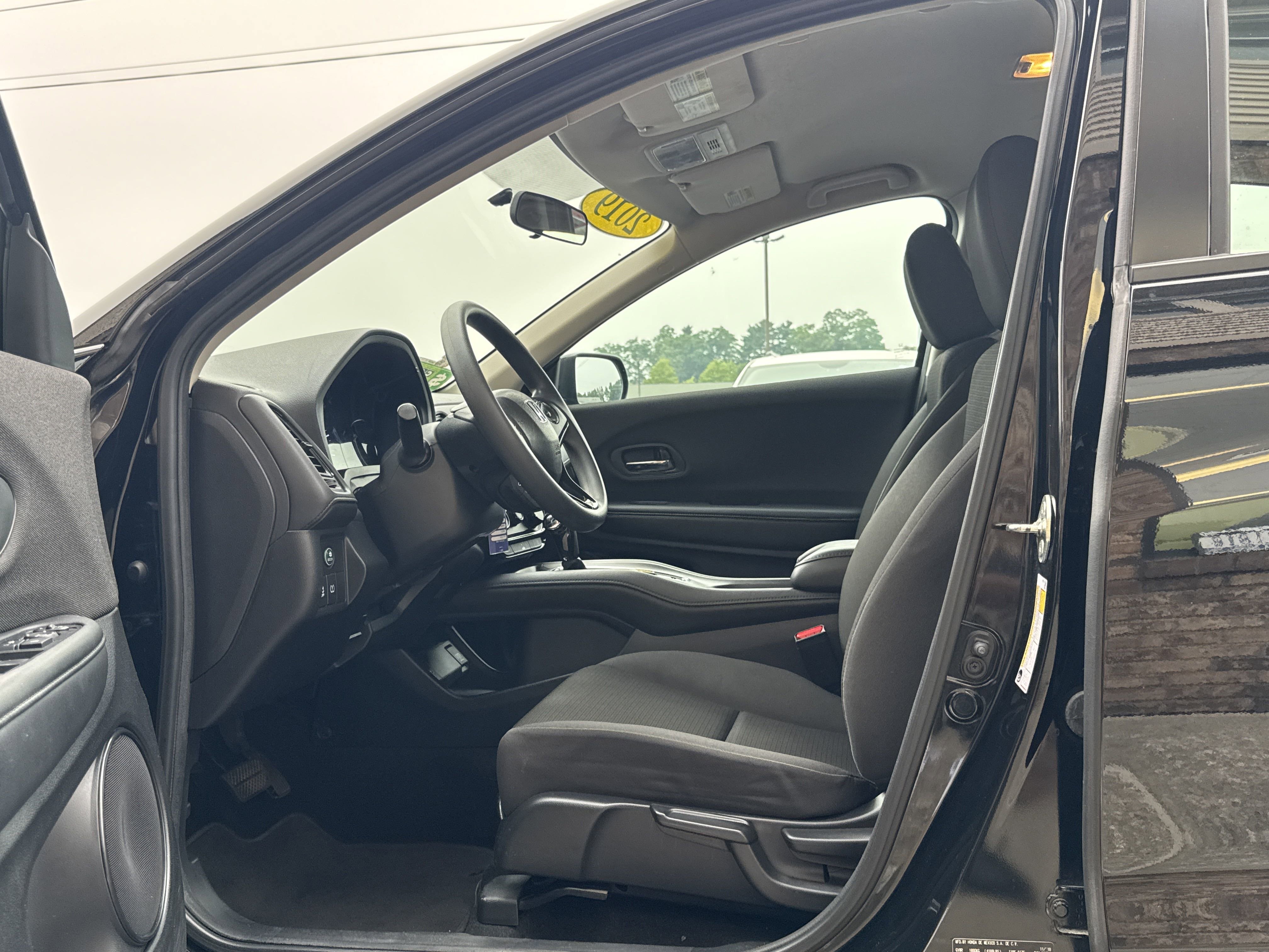 Used 2019 Honda HR-V LX image 7