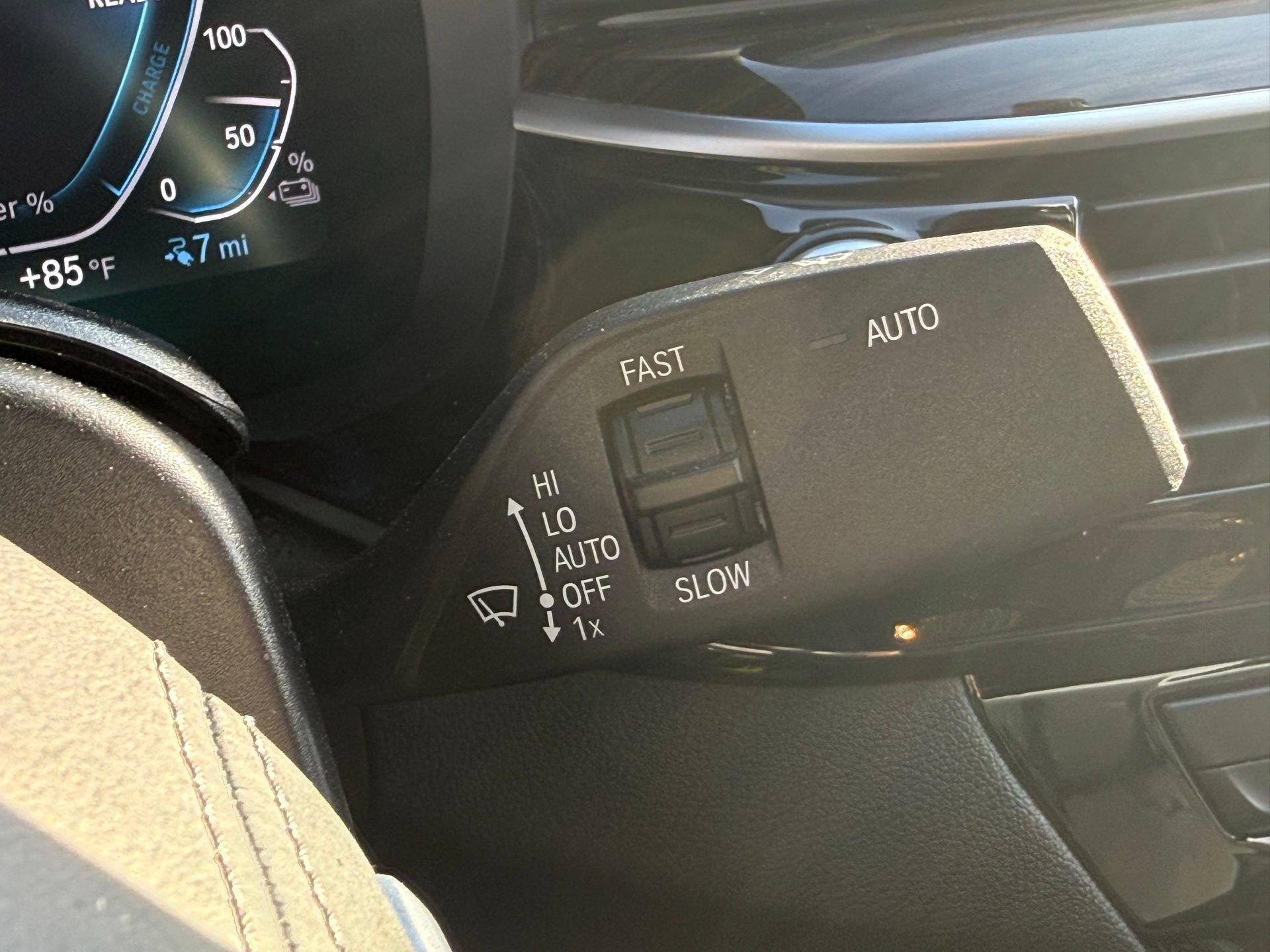 Used 2023 BMW 530e xDrive w/ Premium Package image 40