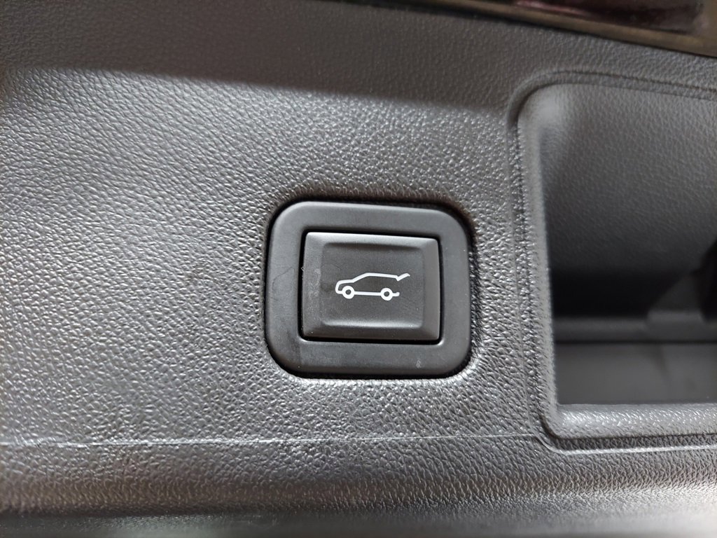 Used 2024 GMC Terrain SLT image 38