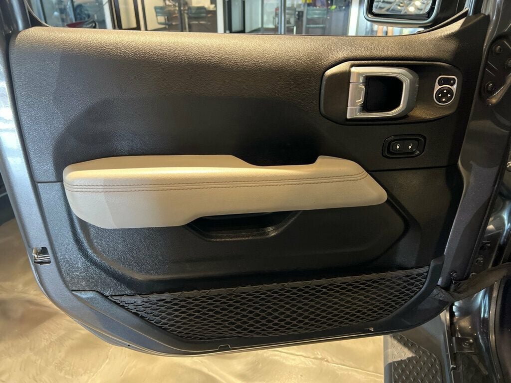 Used 2021 Jeep Gladiator Overland AWD/4WD image 10