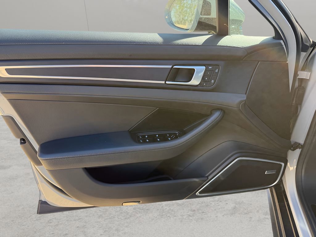 Used 2022 Porsche Panamera Platinum Edition image 8