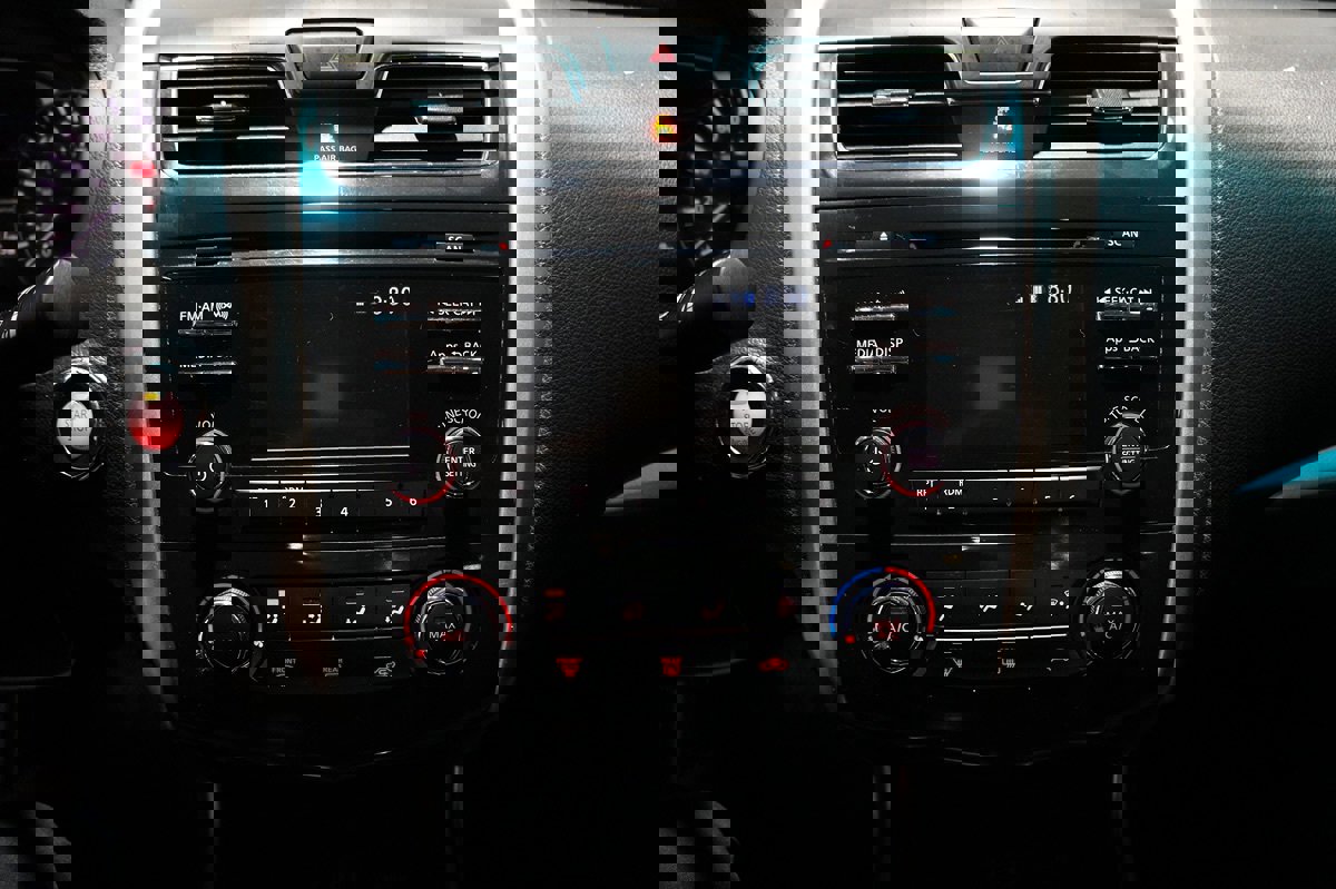 Used 2014 Nissan Altima 2.5 S w/ Display Audio Package FWD image 10