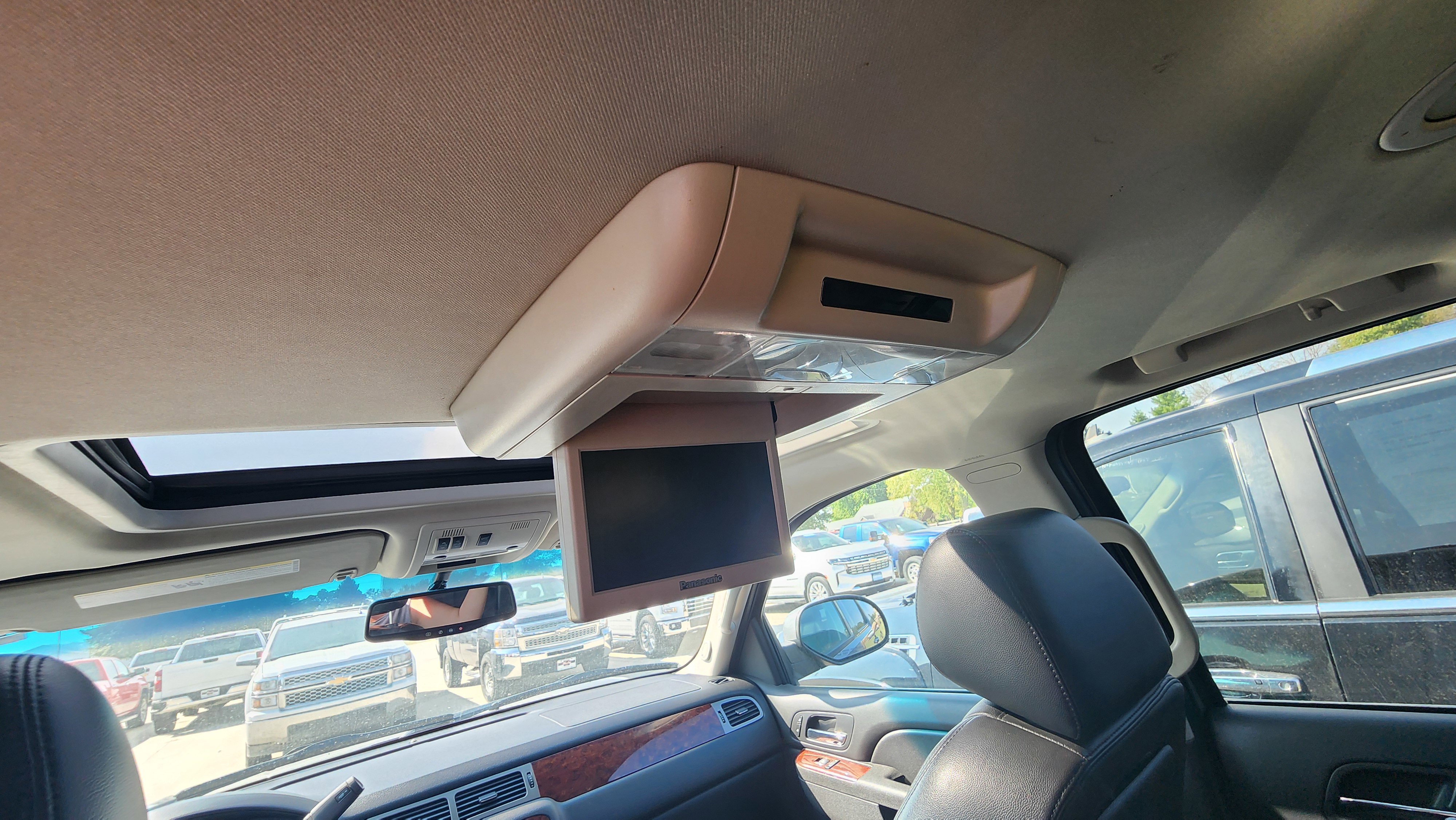 Used 2012 Chevrolet Suburban LT w/ Luxury Package image 13