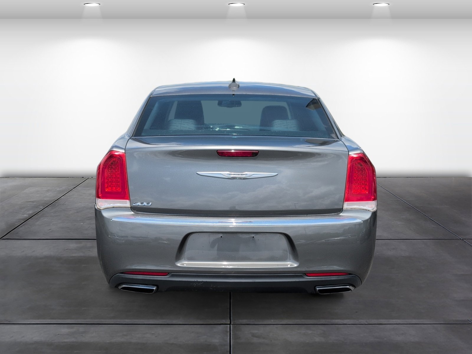 Used 2015 Chrysler 300 Limited RWD image 6