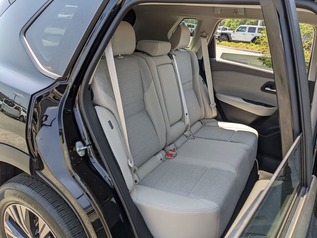 Used 2023 Nissan Rogue SV FWD image 38