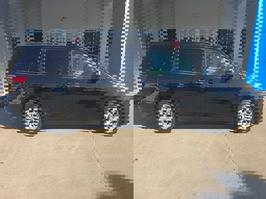 Used 2020 Toyota Sienna L image 1