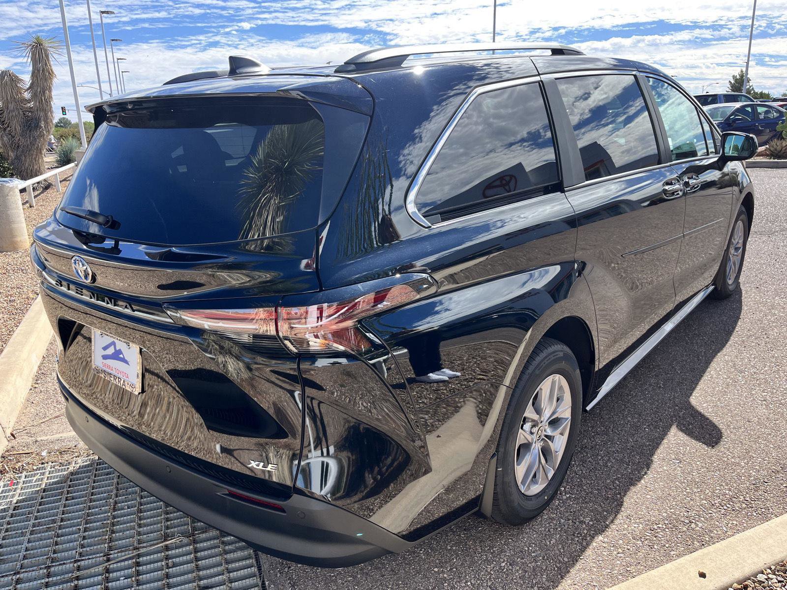 New 2025 Toyota Sienna XLE image 8